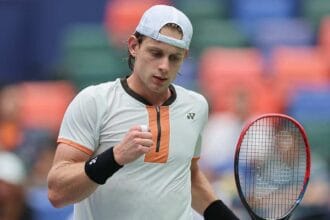 zizou bergs girlfriend